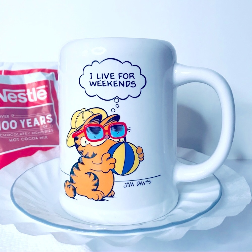 Garfield vintage sunglasses beach ball I Live for Weekends large coffee mug